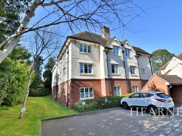 Flat for sale in Tricketts Cross, Ferndown