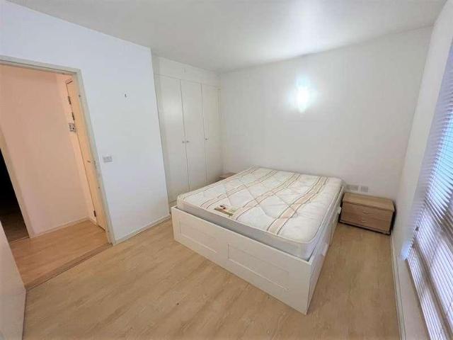 Flat for sale in Stockwell, Greater London