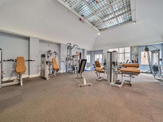 Flat for sale in Connaught Park, Bushey