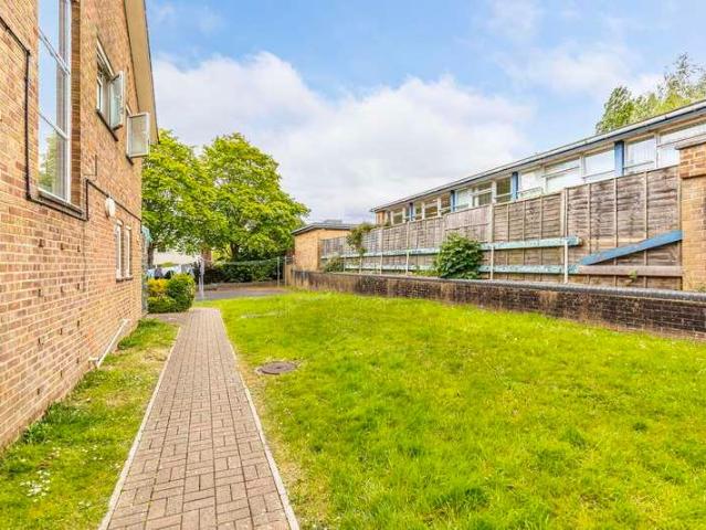 Flat for sale in Talbot Village, Bournemouth