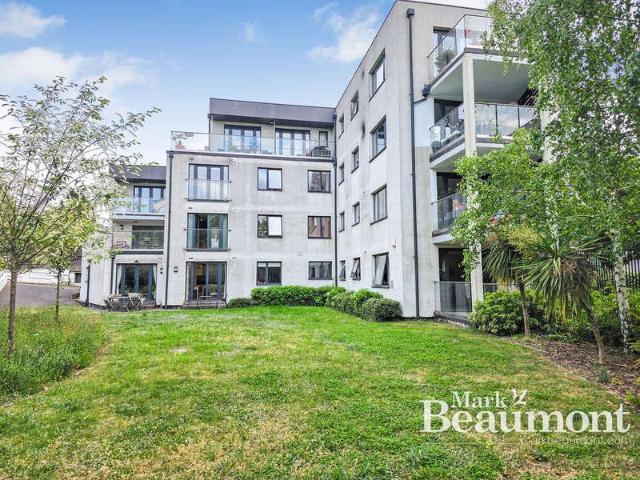 Flat for sale in London Borough of Lewisham, Ladywell