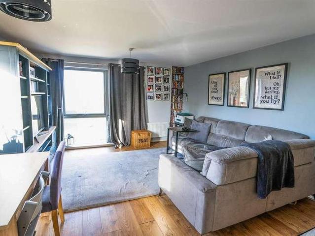 Flat for sale in Worcester Park Estate, Monks Orchard
