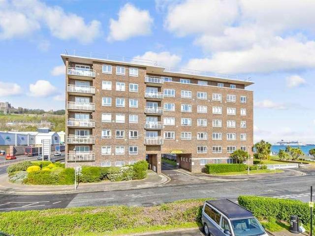 Flat for sale in Clarendon, Ash