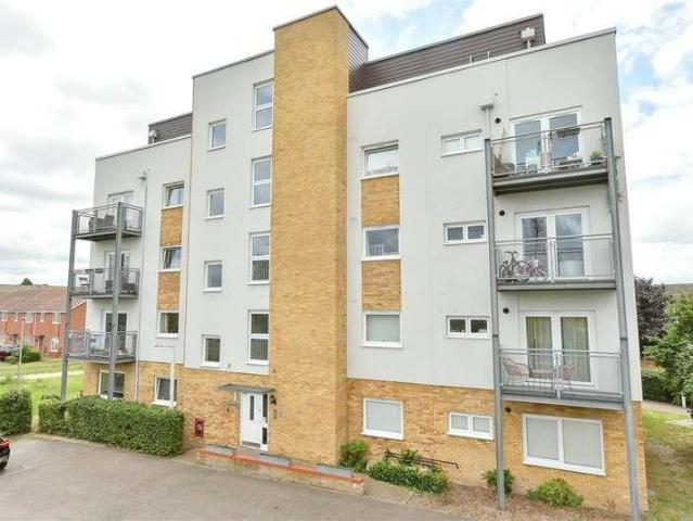 Flat for sale in Monks Orchard, Kent