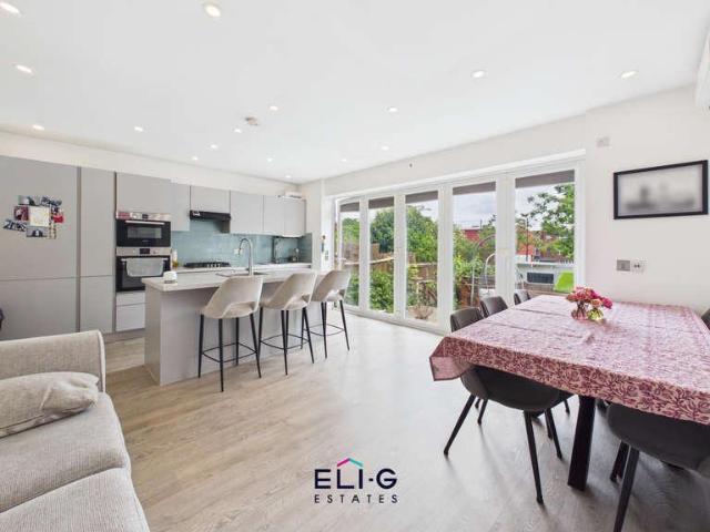 Flat for sale in Hendon, Greater London