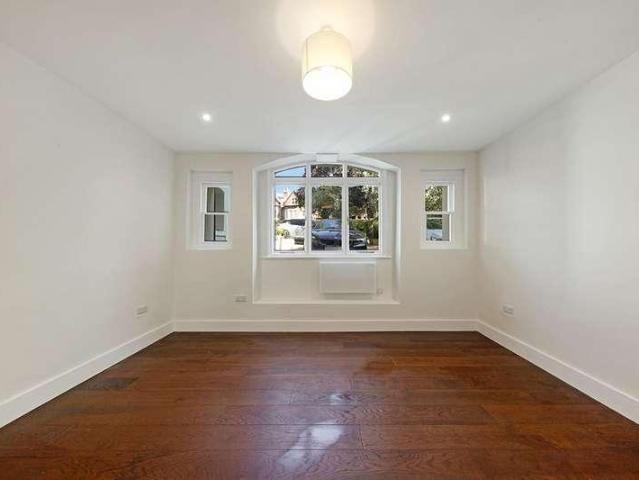 Flat for sale in Peckham, Greater London