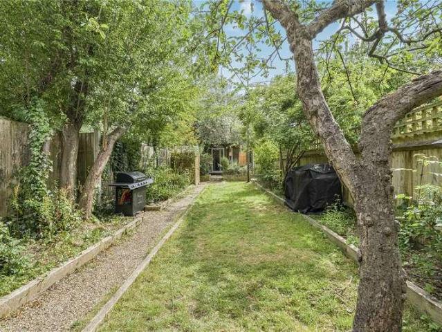 Flat for sale in Muswell Hill, Greater London