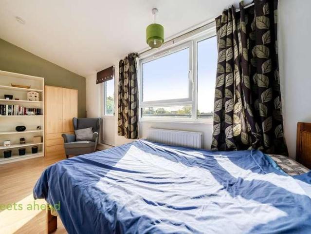 Flat for sale in Elephant and Castle, Greater London