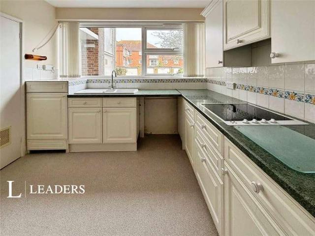 Flat for sale in West Worthing, Worthing
