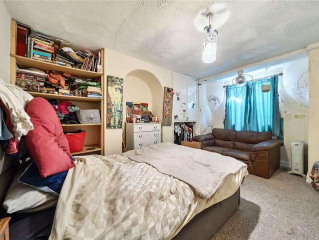Flat for sale in The Ronkswood, Worcestershire