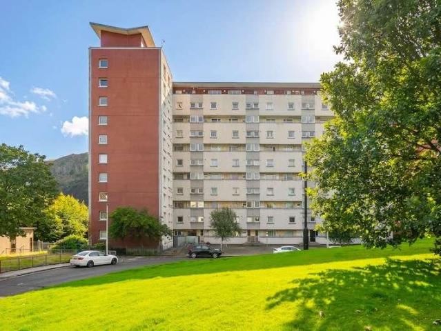 Flat for sale in Southside, Scotland