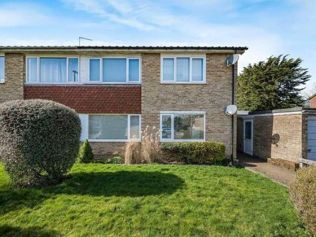 Flat for sale in Aperfield, Greater London