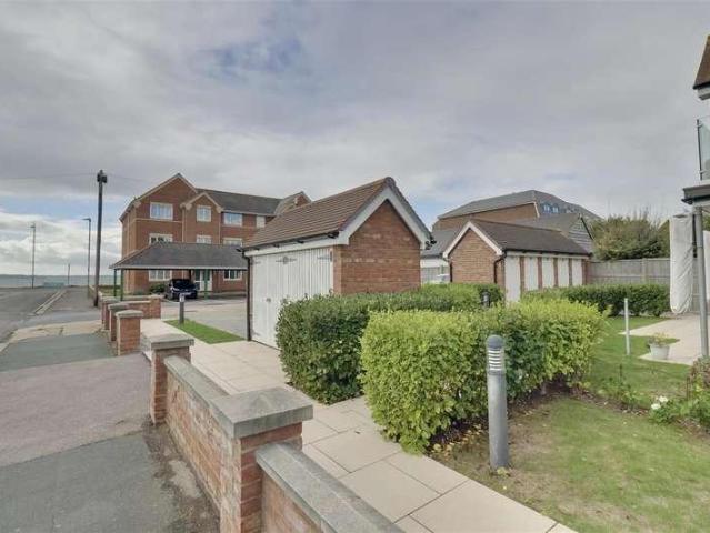 Flat for sale in Lee-on-the-Solent, Gosport