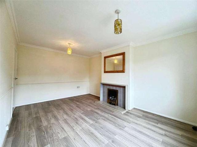 Flat for sale in Whitley Wood, Reading