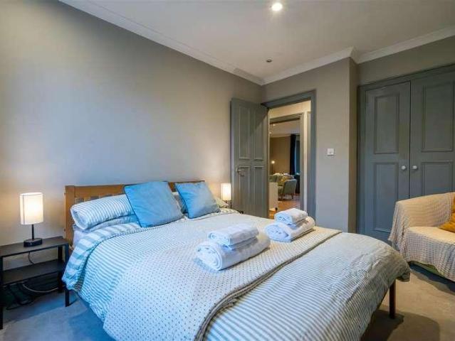 Flat for sale in Chalk Farm, Primrose Hill