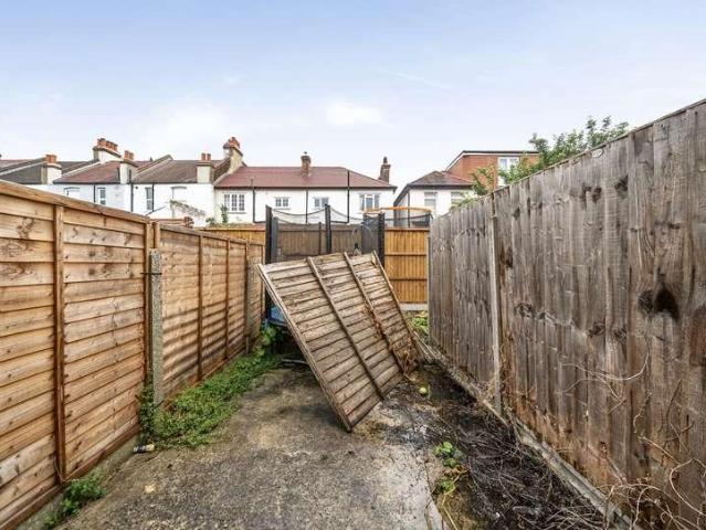 Flat for sale in London Borough of Merton, Mitcham