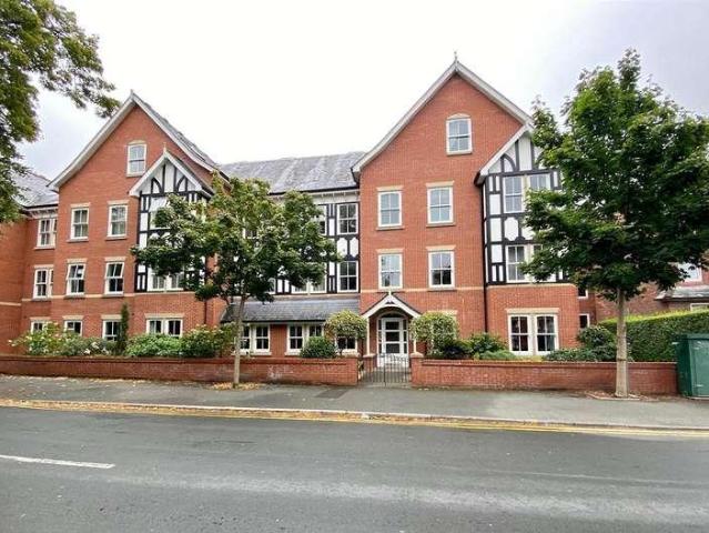 Flat for sale in Trafford Park, Greater Manchester