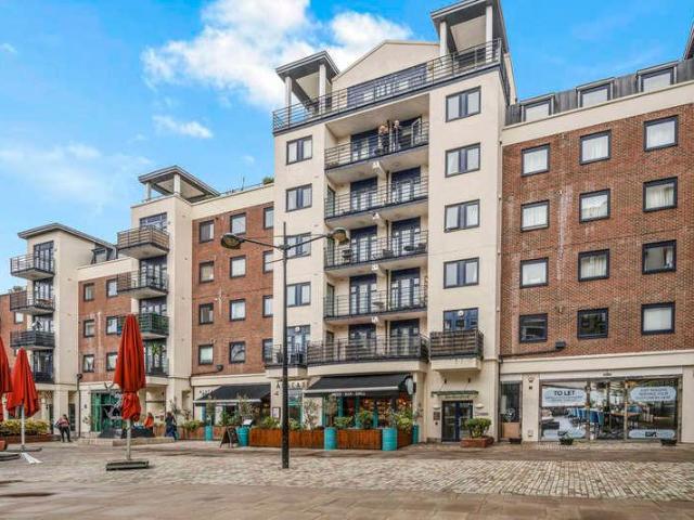 Flat for sale in Norbiton, Greater London