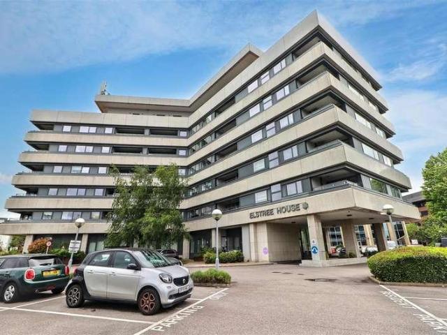 Flat for sale in Elstree and Borehamwood, Borehamwood