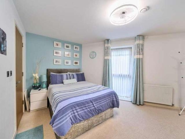Flat for sale in Little Stanmore, Greater London