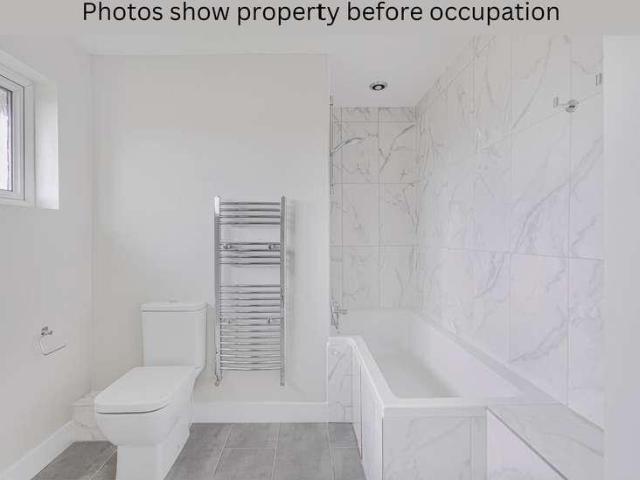 Flat for sale in Southgate, Greater London