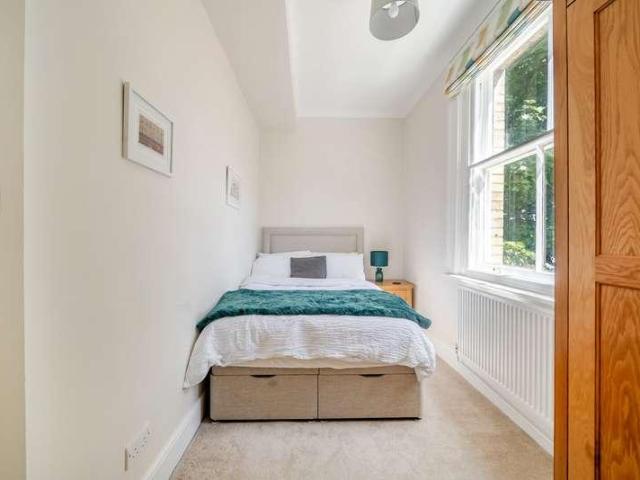 Flat for sale in Norbiton, Greater London