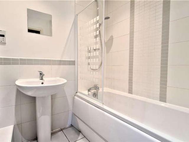 Flat for sale in London Borough of Hounslow, Spring Grove