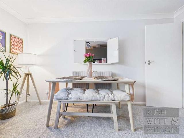 Flat for sale in Blacklands, Guestling Green