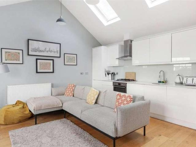 Flat for sale in Elephant and Castle, Greater London