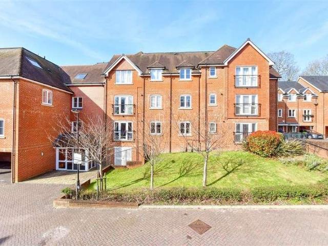Flat for sale in Bolton Low Houses, Hampshire