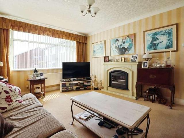 Flat for sale in Sully, Wales