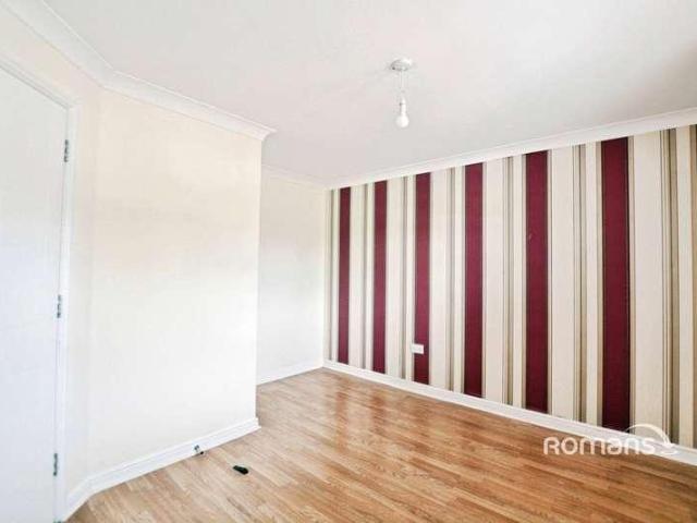 Flat for sale in Wexham Court, Slough