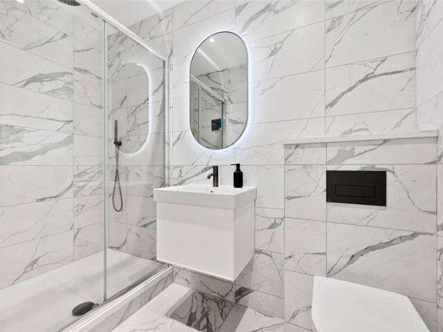 Flat for sale in London Borough of Hammersmith and Fulham, Greater London
