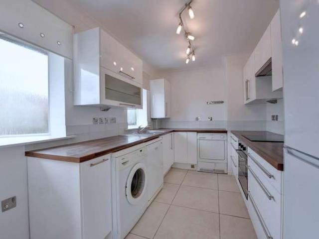 Flat for sale in Henley-on-Thames, Berrick Salome