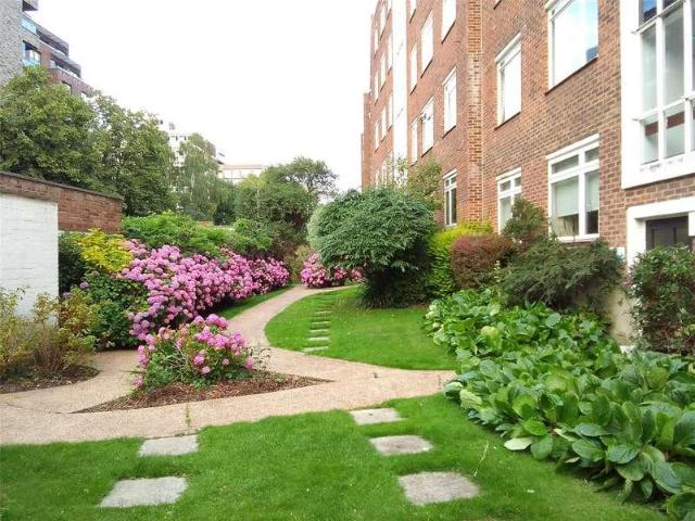 Flat for sale in Putney, Greater London
