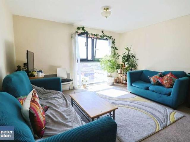 Flat for sale in Crockherbtown, Falcon Lodge