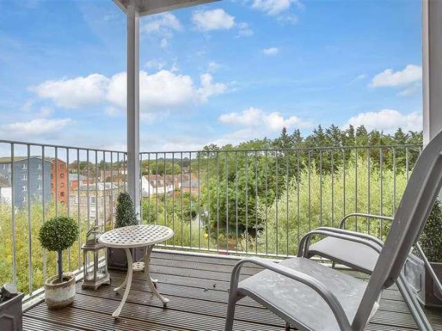 Flat for sale in Barracks, The Bridge