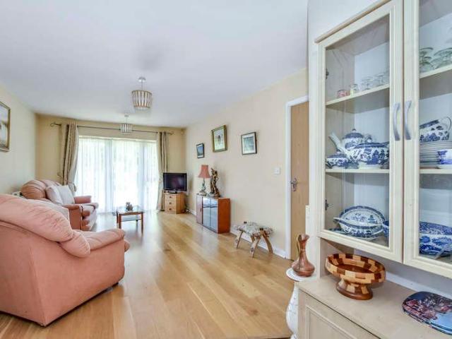 Flat for sale in North Watford, Hertfordshire
