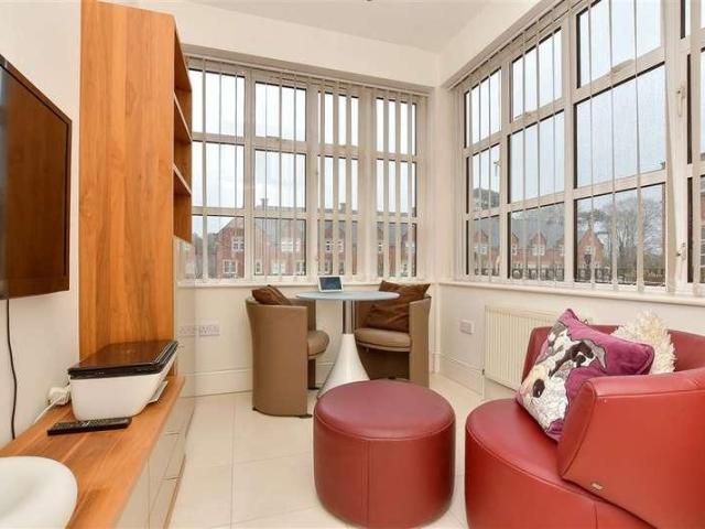 Flat for sale in Pachesham Park, Surrey