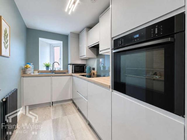 Flat for sale in Saltcotes, Fylde