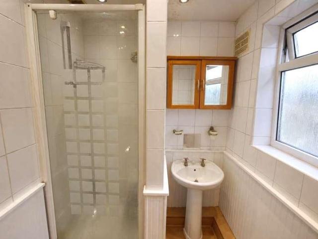 Flat for sale in Pilgrims' Hatch, Navestock Side