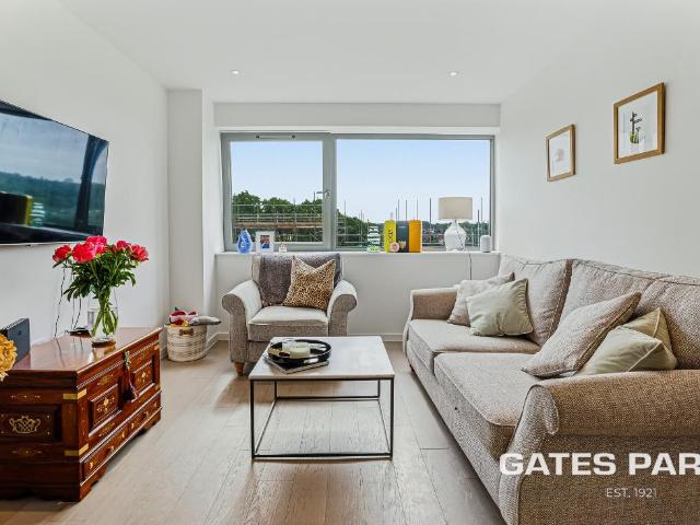 Flat for sale in Navestock Side, Essex