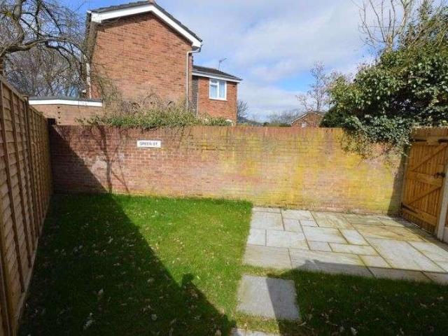 Flat for sale in How Wood, Five Acres