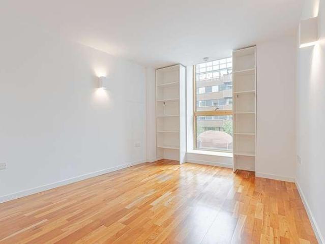 Flat for sale in Hoxton, De Beauvoir Town