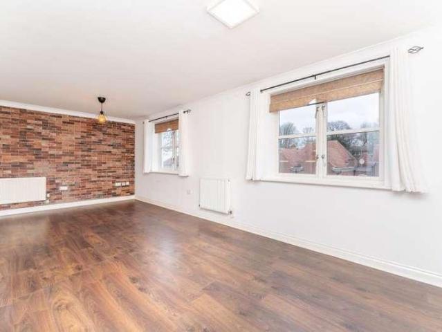 Flat for sale in Harrow On The Hill, Greater London