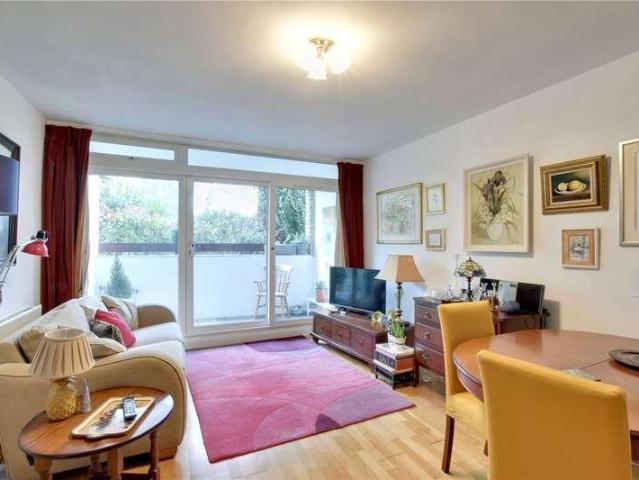 Flat for sale in London Borough of Lewisham, Blackheath