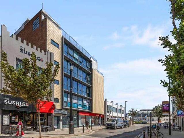 Flat for sale in Worthing, West Sussex