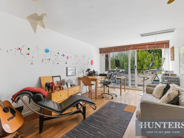 Flat for sale in London Borough of Hounslow, Greater London