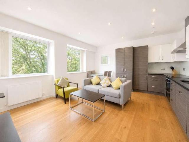 Flat for sale in Hayes, Greater London