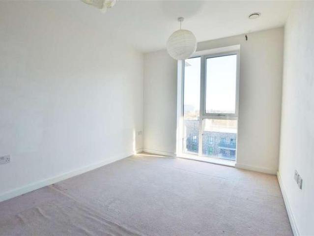 Flat for sale in Slough